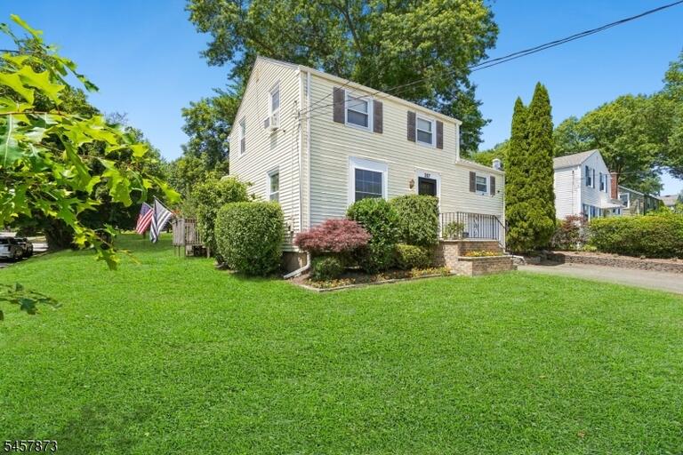 Property listing MLS 4050171 photo 1