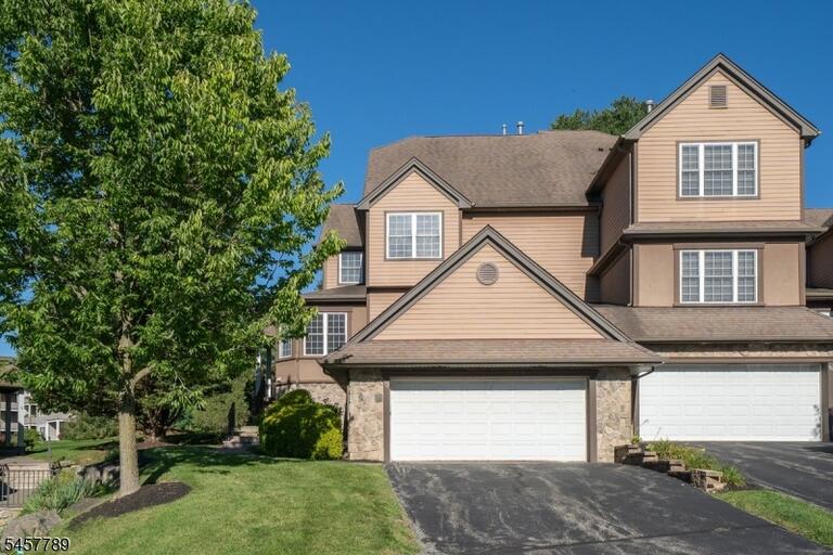 Property listing MLS 4050180 photo 1