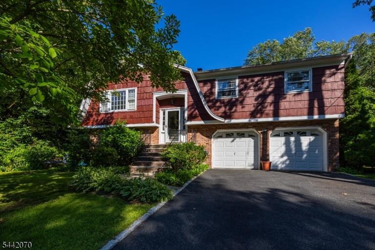 Property listing MLS 4050183 photo 2