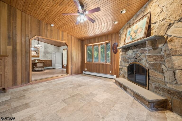 Property listing MLS 4050187 photo 3