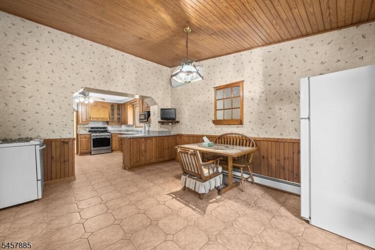 Property listing MLS 4050187 photo 4