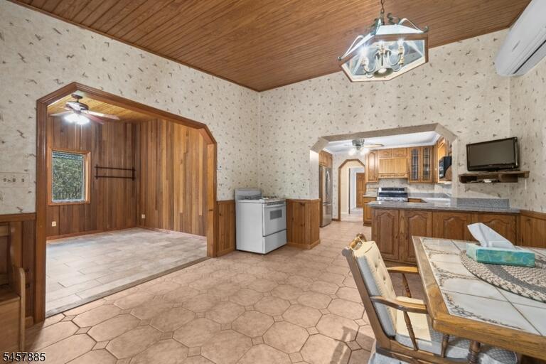Property listing MLS 4050187 photo 5