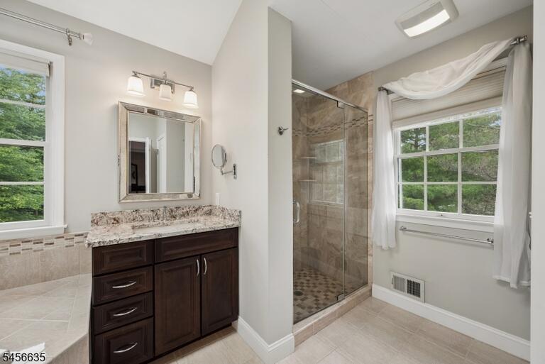 Property listing MLS 4050209 photo 24