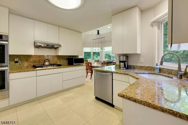 Property listing MLS 4050220 photo 11