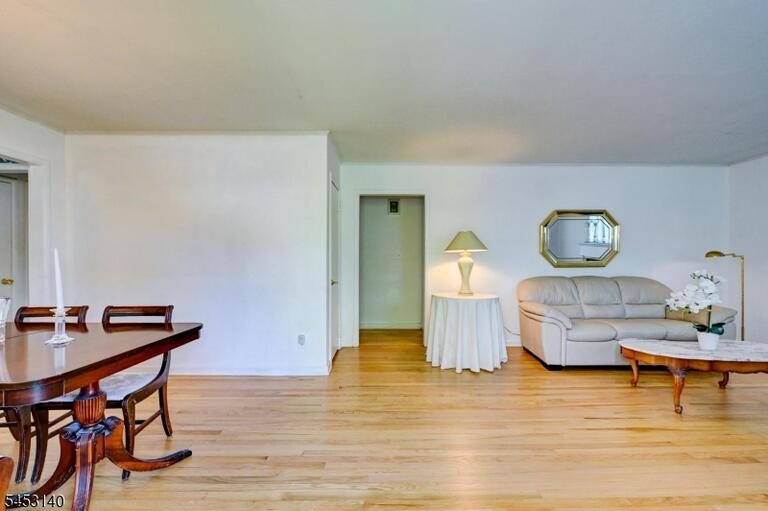 Property listing MLS 4050231 photo 7