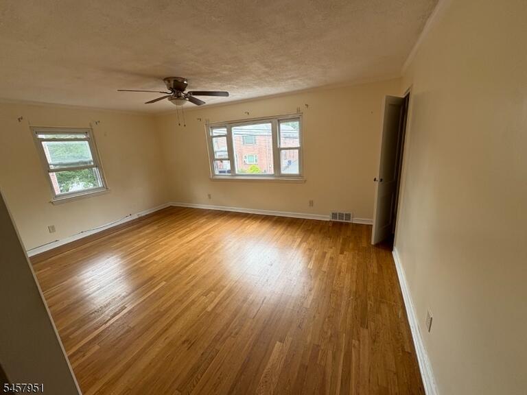 Property listing MLS 4050243 photo 2