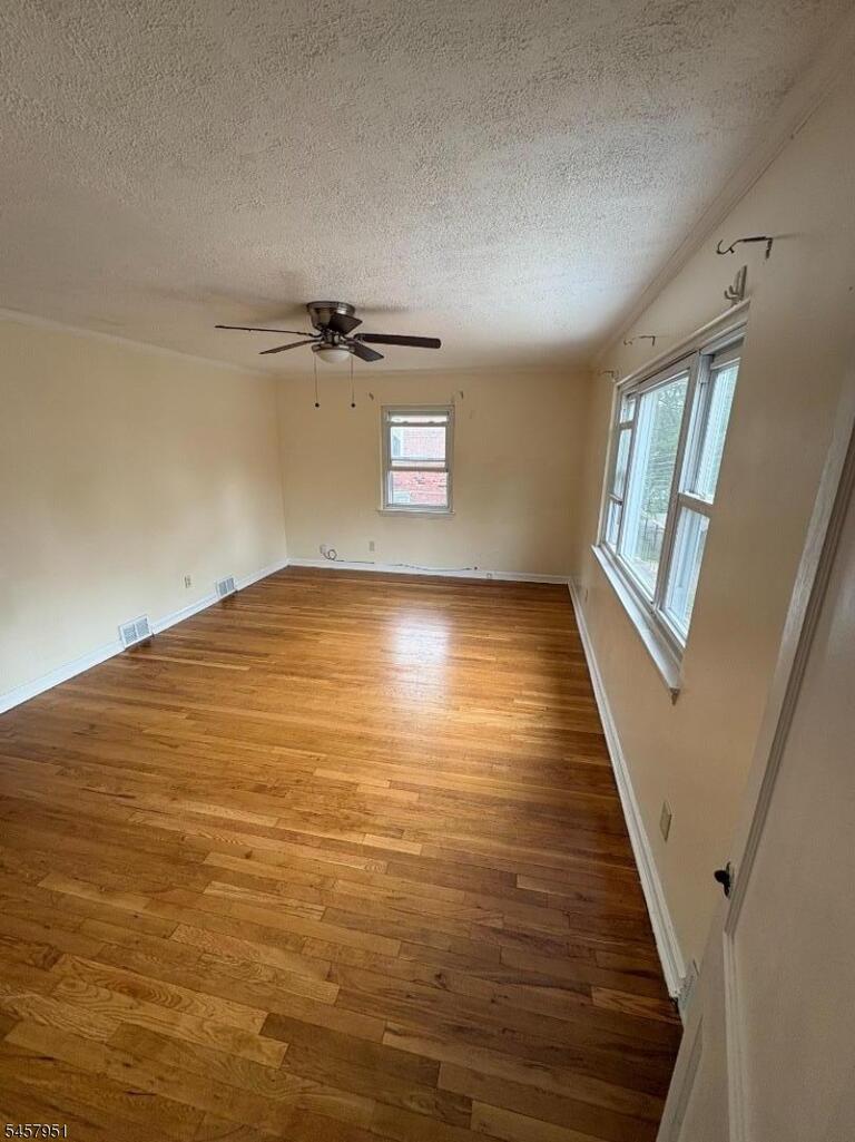 Property listing MLS 4050243 photo 3