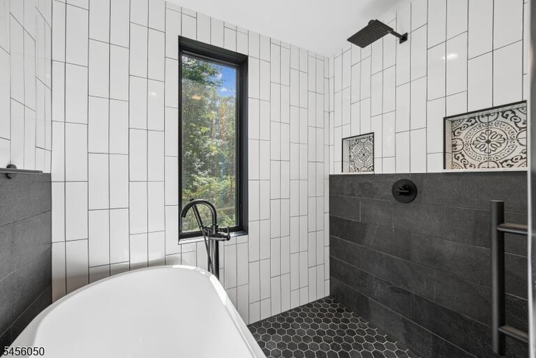 Property listing MLS 4050251 photo 24