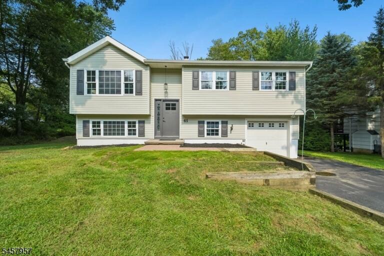 Property listing MLS 4050255 photo 1