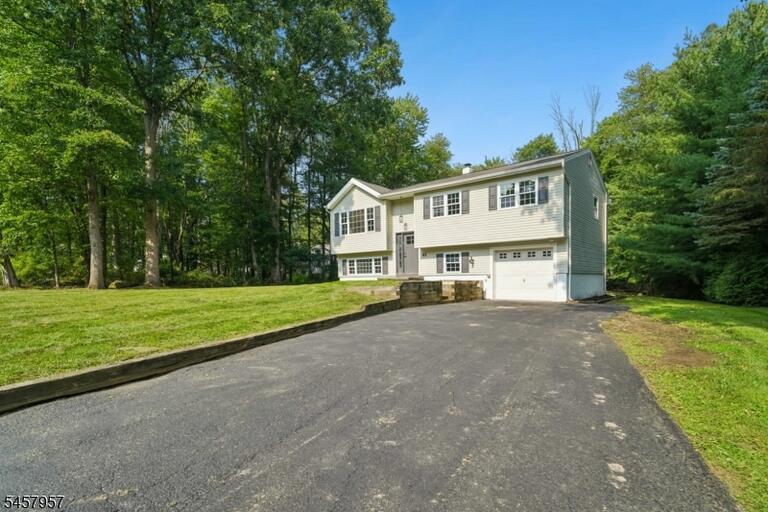 Property listing MLS 4050255 photo 3