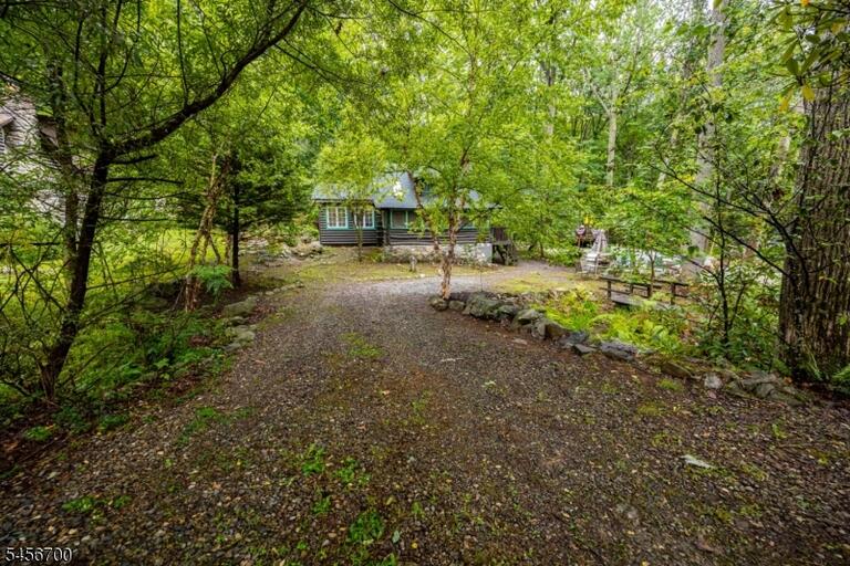 Property listing MLS 4050278 photo 1