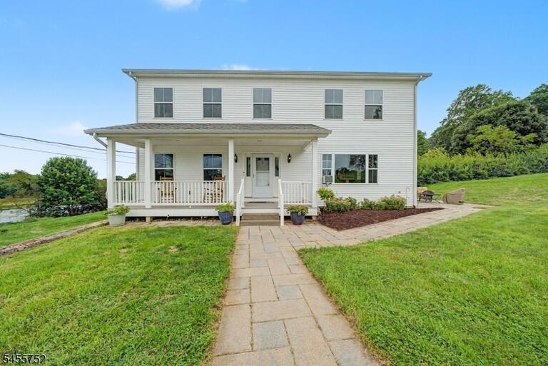 Property listing MLS 4050301 photo 1