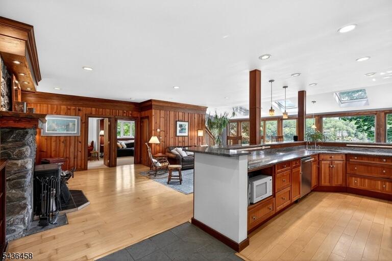Property listing MLS 4050310 photo 18