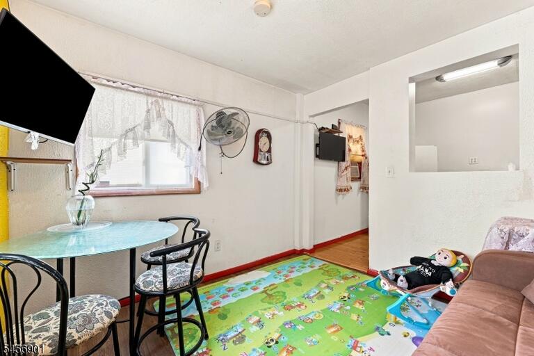 Property listing MLS 4050430 photo 12