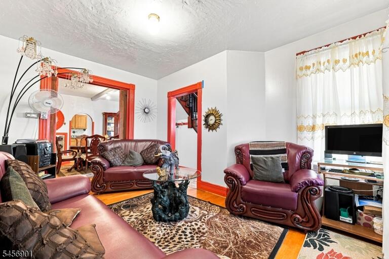 Property listing MLS 4050430 photo 4