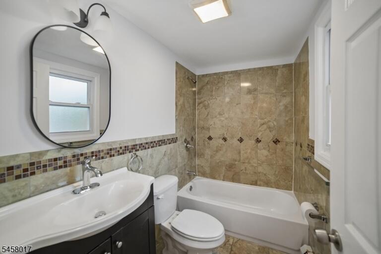 Property listing MLS 4050458 photo 16